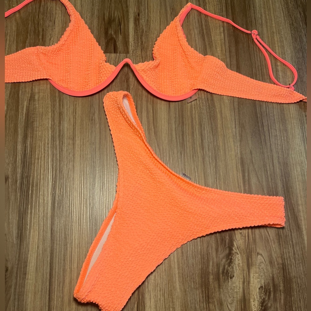 Bikini Set - Picture 2 of 3